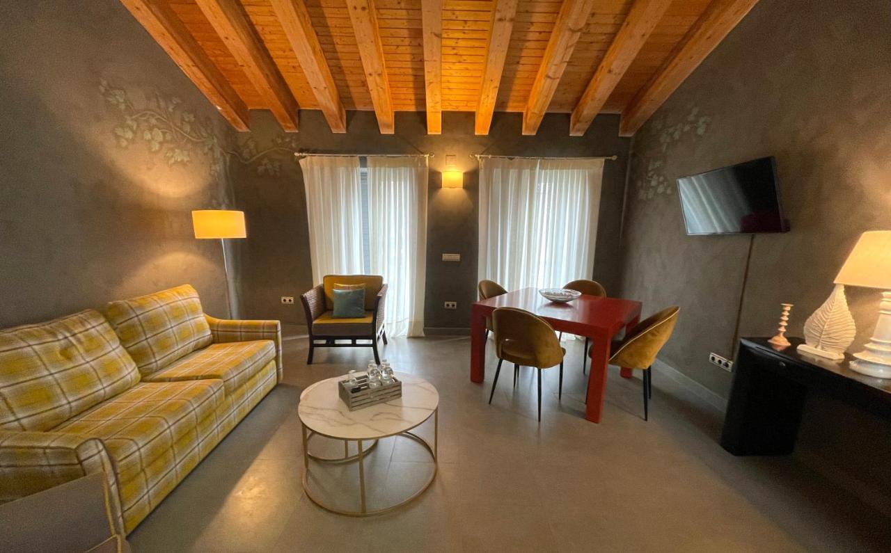 Ritual Sevilla Suites - Malaver 23 (Adults Only) ภายนอก รูปภาพ